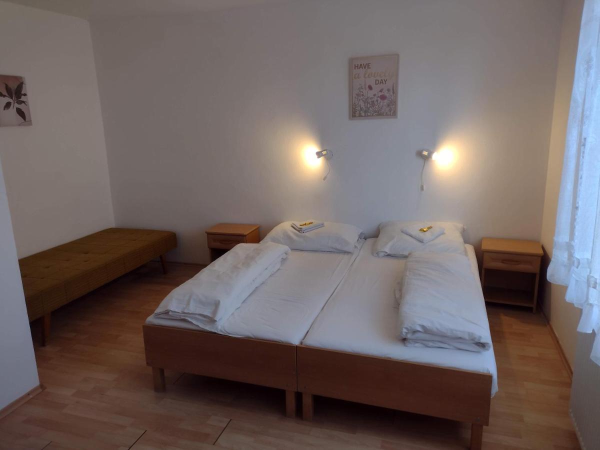 Hannah - Relax Dom Pod Orechom I4 Travnica Exterior photo